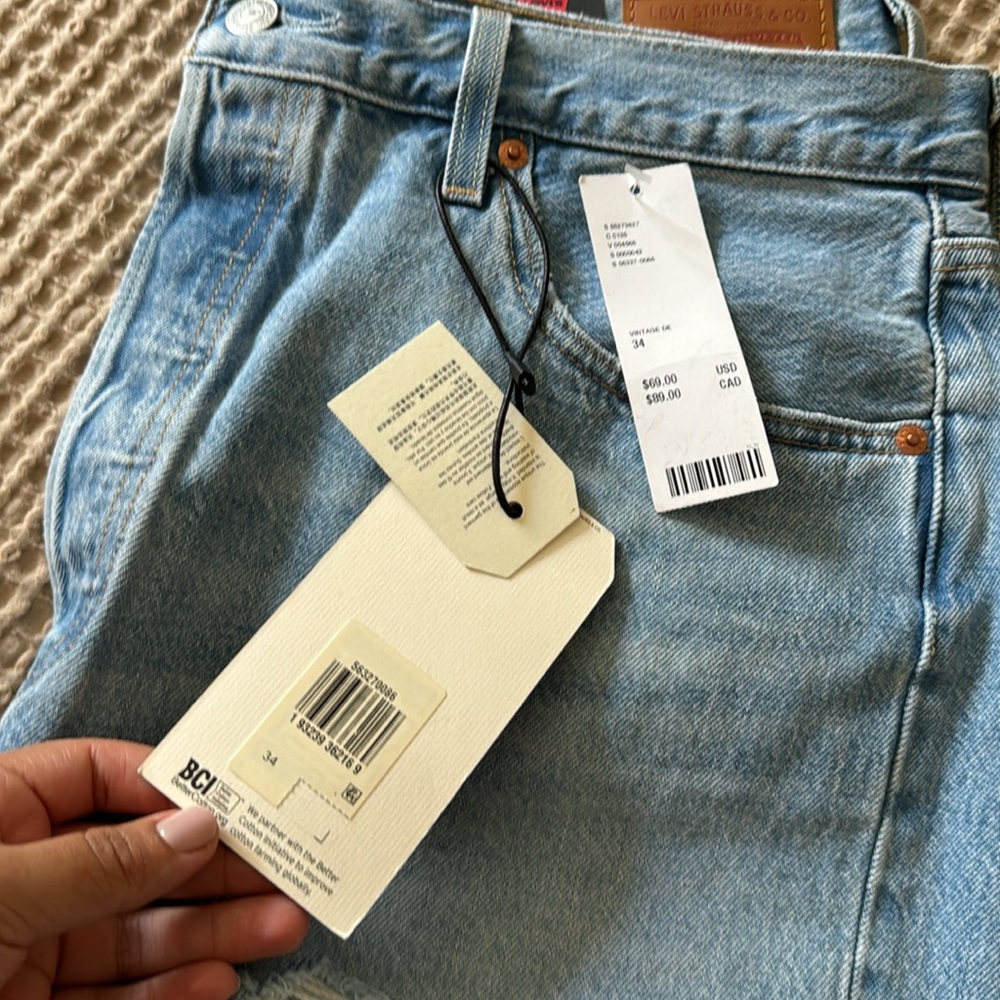 High Rise Levi’s Shorts - Picture 5 of 5